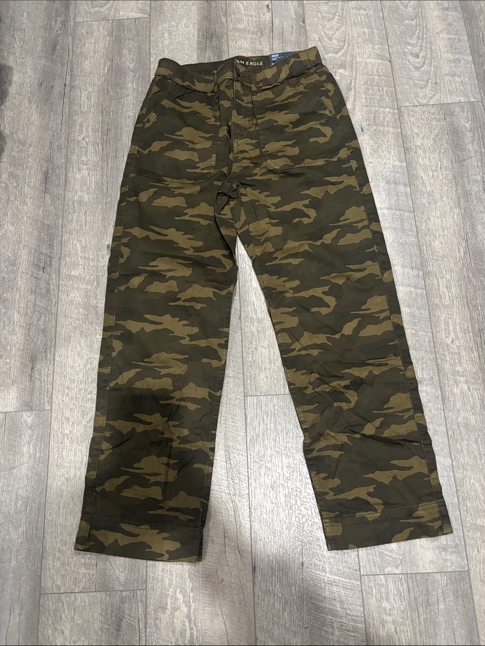 American Eagle Outfitters women’s Camo Cargo Pants - Olive & Dark Green